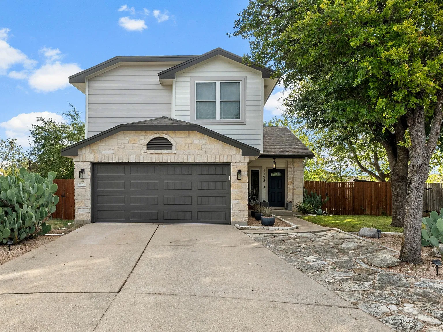 3 bed, 2.5 bath, 1422 sqft, $2,900 — Photo 3