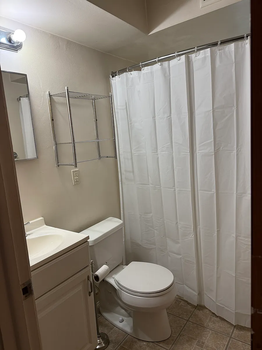 Building Photo - 19045 Hilliard Blvd #1