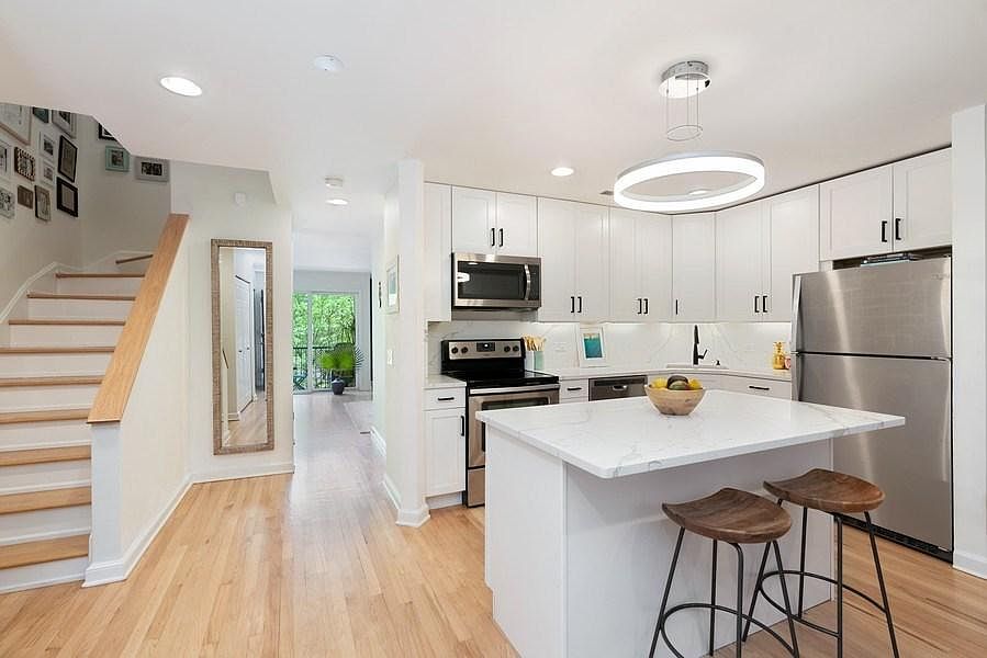1st image of 1330 N Lasalle St #305