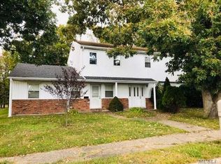 24 Kenmore St, Dix Hills, NY 11746