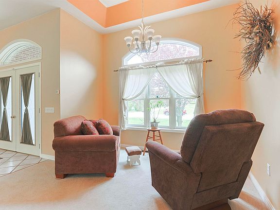 5th image of 609 S Bray St