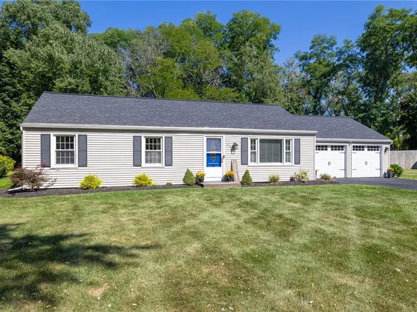 22 Butternut Dr, Pittsford, NY 14534