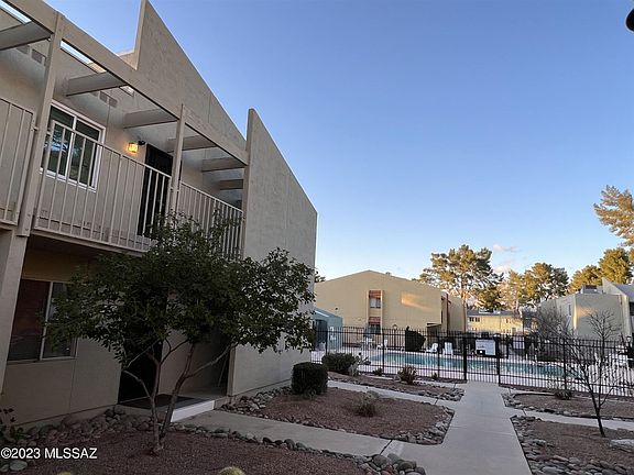 2nd image of 842 S Langley Ave Unit 202