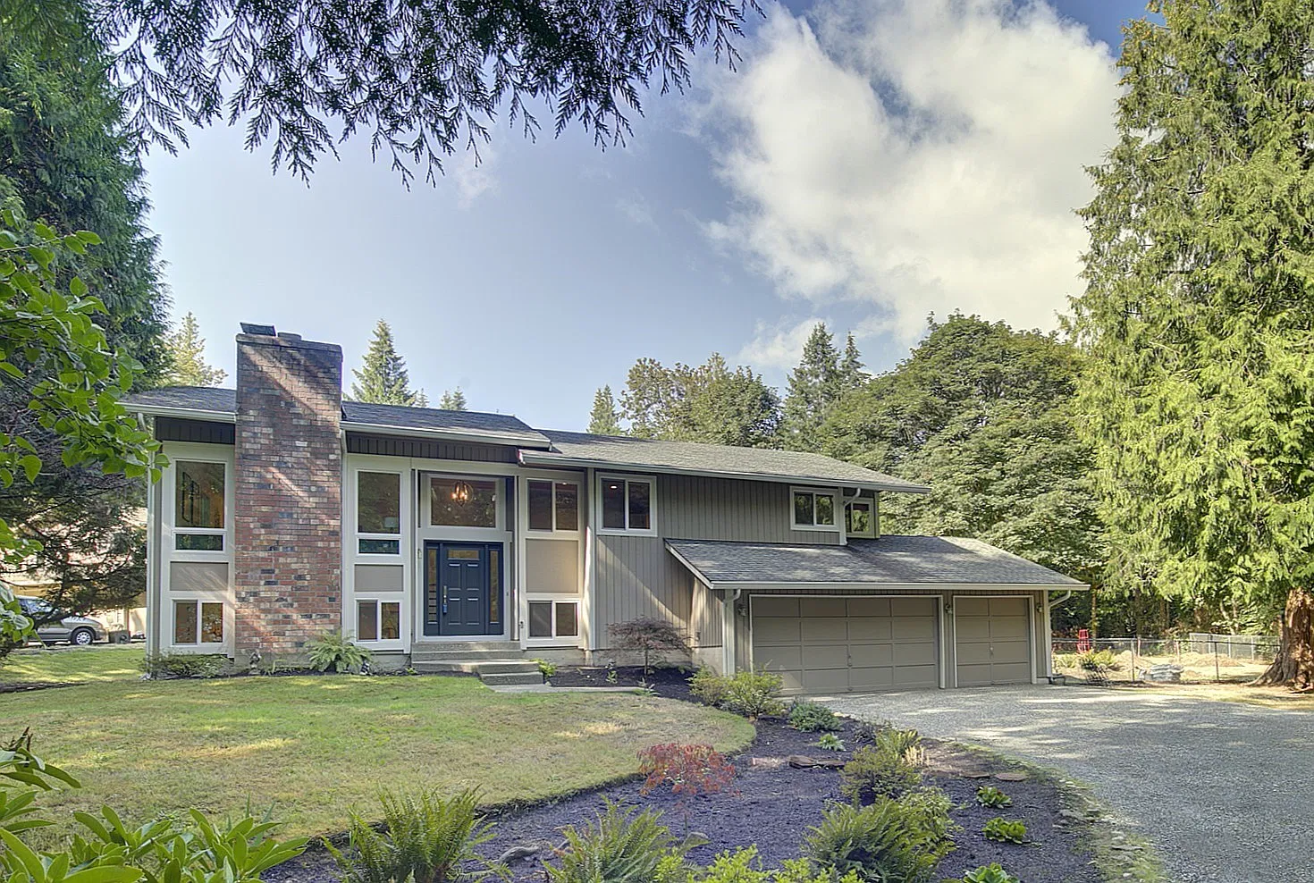 5 bed, 3300 sqft, $5,200 — Photo 1
