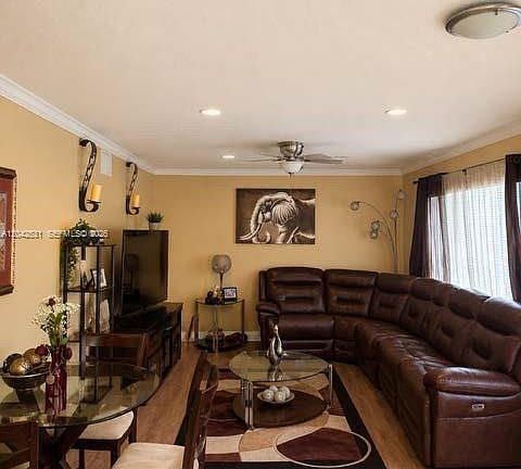 5th image of 4351 Leicester Ct