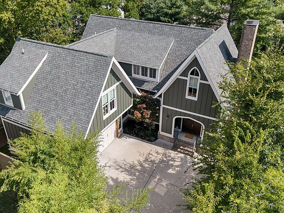 2nd image of 1422 Clifton Ln