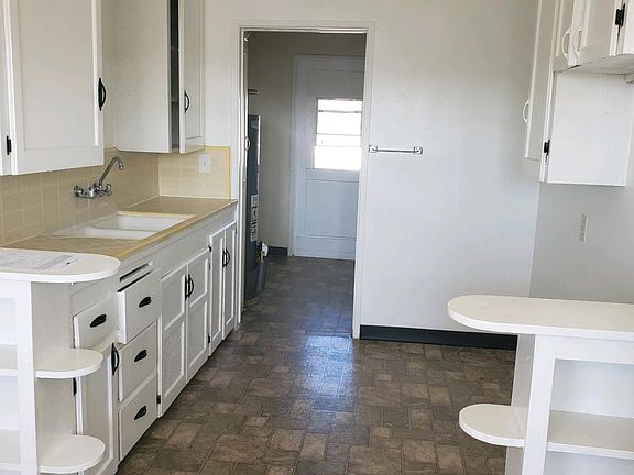 3rd image of 239 W Regent St