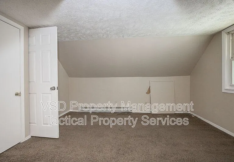 374 E 232nd St — Photo 7