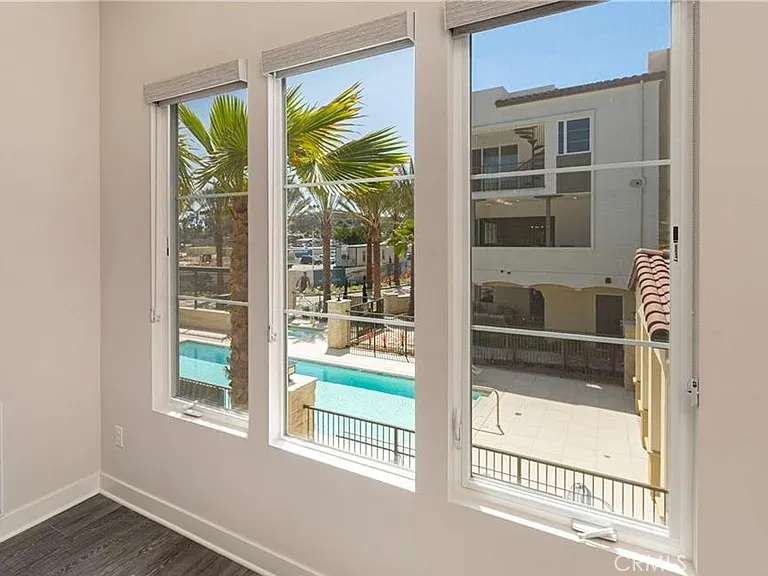 326 Doheny Way — Photo 7