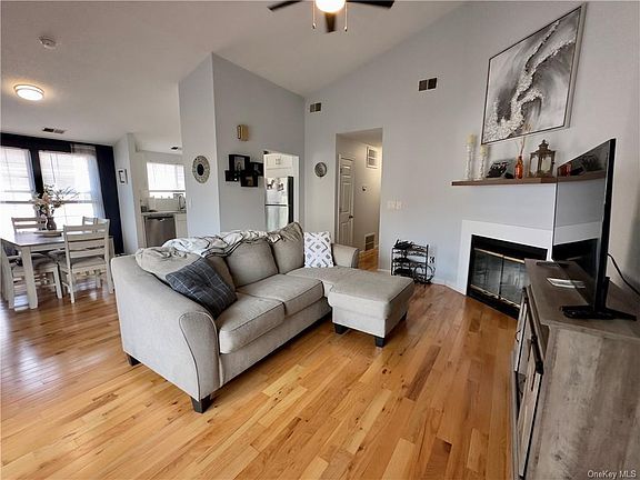 5th image of 2211 Whispering Hills Dr