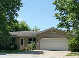 823 Pearson Rd, Porter, IN 46304