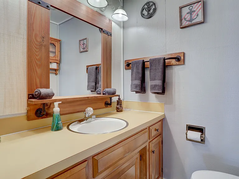 Windemere Dr NW — Photo 23