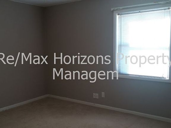 4th image of 3700 Forest Glen Dr