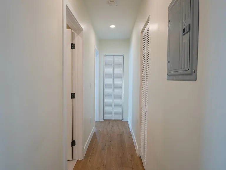 1038 S Westmoreland Ave — Photo 9