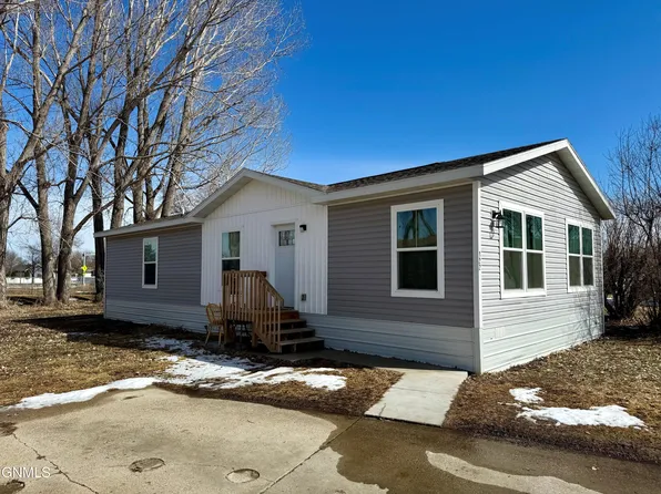 322 Bedford Blvd, Bismarck, ND 58504