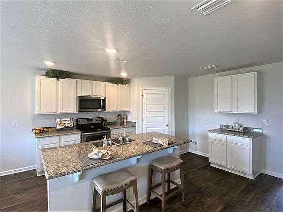 4th image of 3950 Whitetail Ln