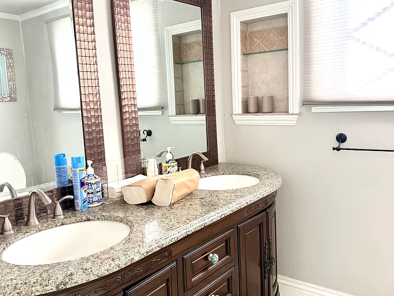 2301 N Poinsettia Ave — Photo 6