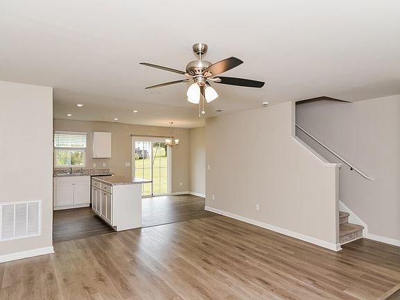 4th image of 106 Norwich Ct