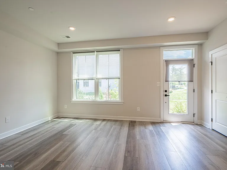 13001 Hattontown Sq — Photo 14