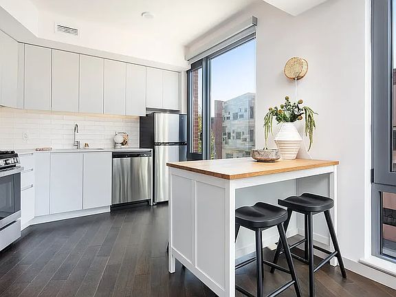 5th image of 445 Grand Ave #1201