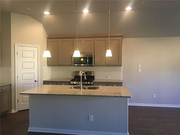 4th image of 2930 Diego Dr
