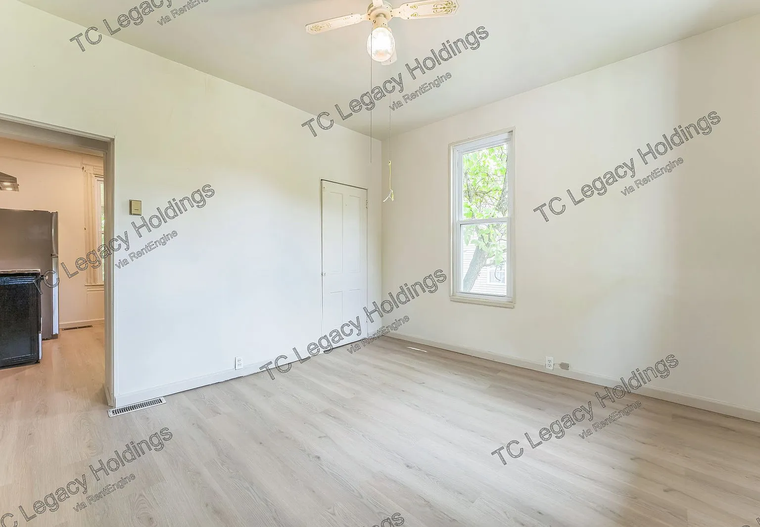 2 bed, 1.0 bath, 839 sqft, $900 — Photo 3