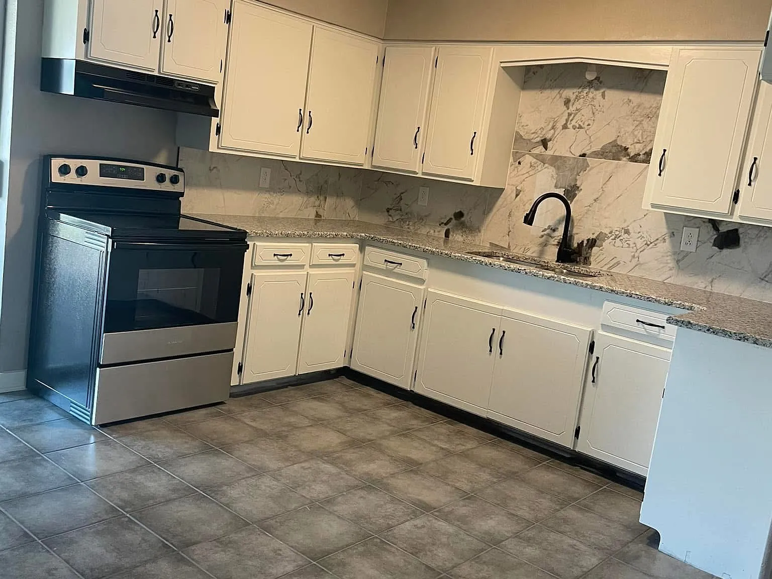 2 bed, 939 sqft, $1,200 — Photo 2