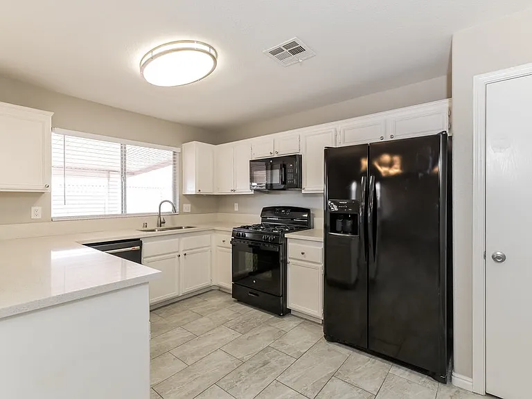 1042 Juniper Ridge Ave — Photo 6