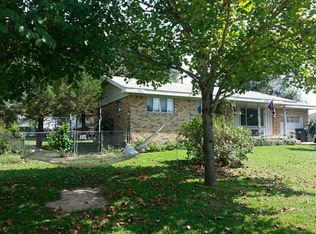 902 3rd Ave SW, Gravette, AR 72736