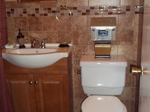 5th image of 155 Ferris Ave APT 7L