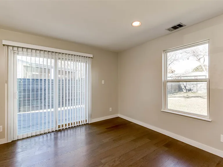 4702 Bandera Rd — Photo 4