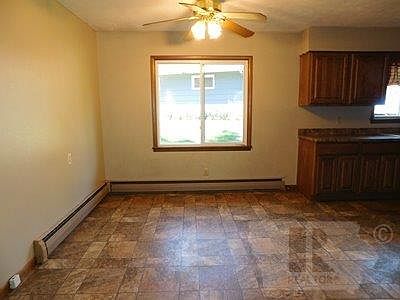 4th image of 801 S Park Dr