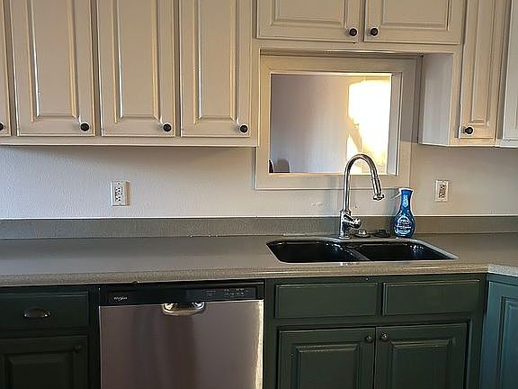 4th image of 4882 Reed Ave