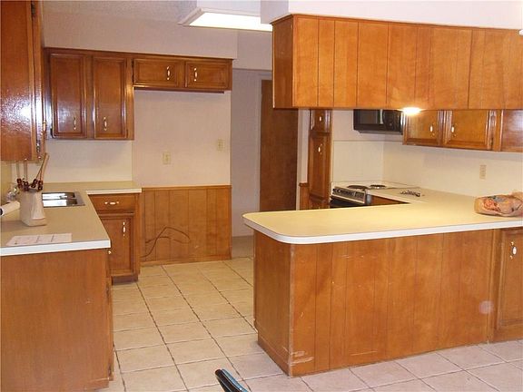 5th image of 3212 Minot Ave