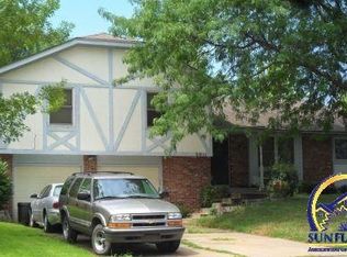 2911 SW Gainsboro Rd, Topeka, KS 66614