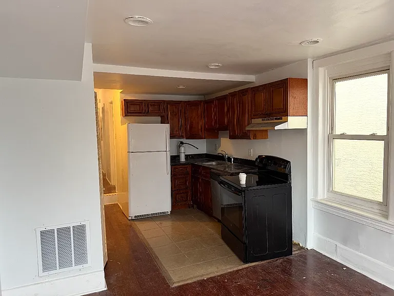 332 N Preston St #2 — Photo 2