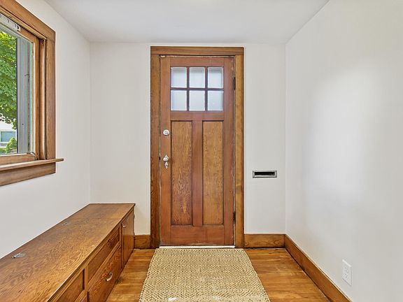 5th image of 39 S Centennial St
