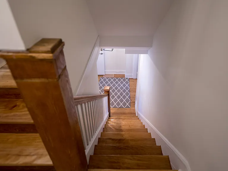 856 Bronson Ave — Photo 42
