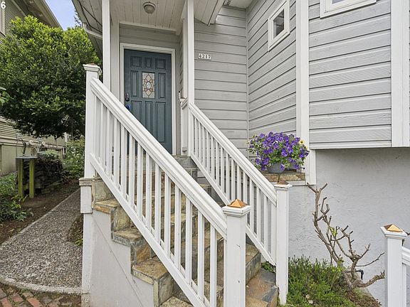4th image of 4217 SW View Point Ter