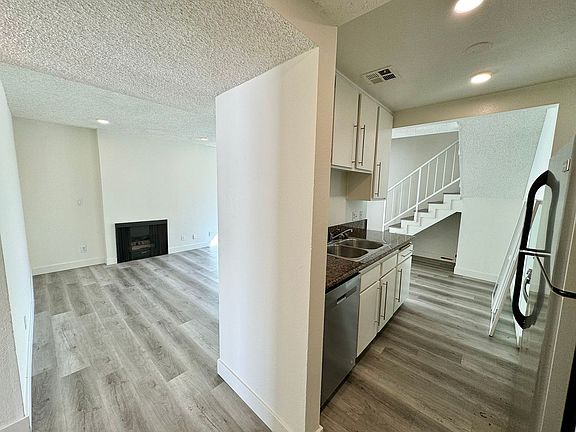 3rd image of 3715 S Canfield Ave APT 206