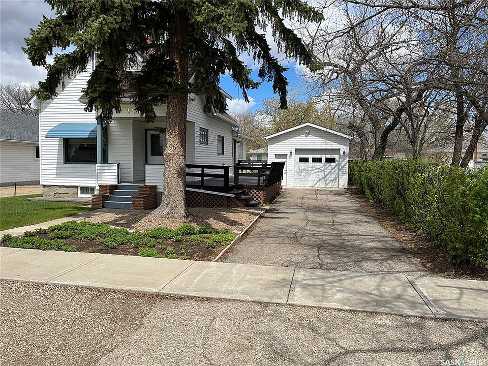 1st image of 209 2nd AVENUE W