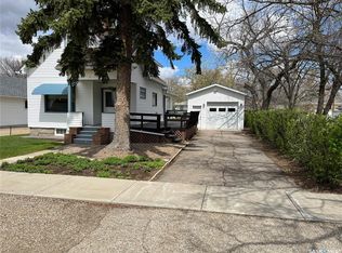 209 2nd Ave W, Gravelbourg, SK S0H1X0