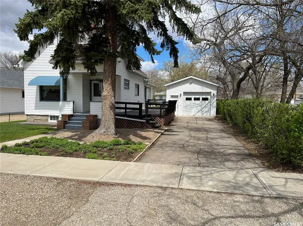 209 2nd AVENUE W, Gravelbourg, SK S0H 1X0