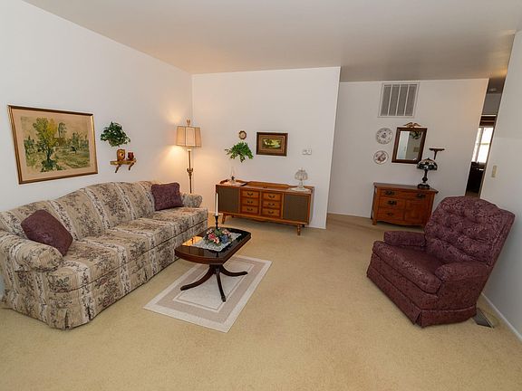 4th image of 4915 Selkirk Dr