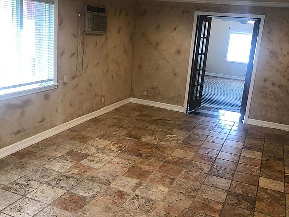 3rd image of 2329 E 64th St