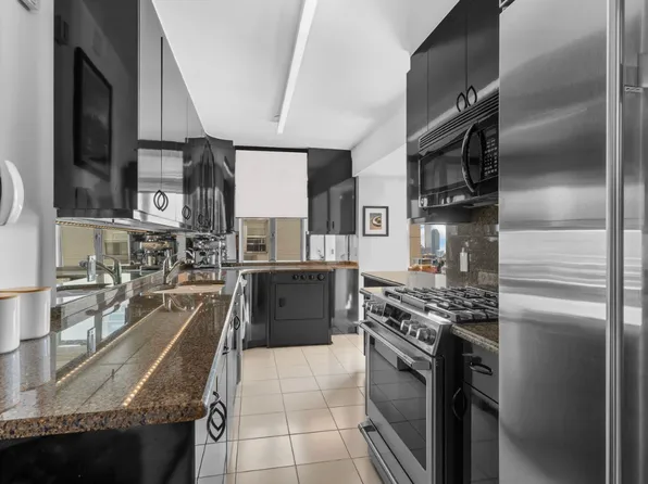 35 Sutton Place image 3 of 10