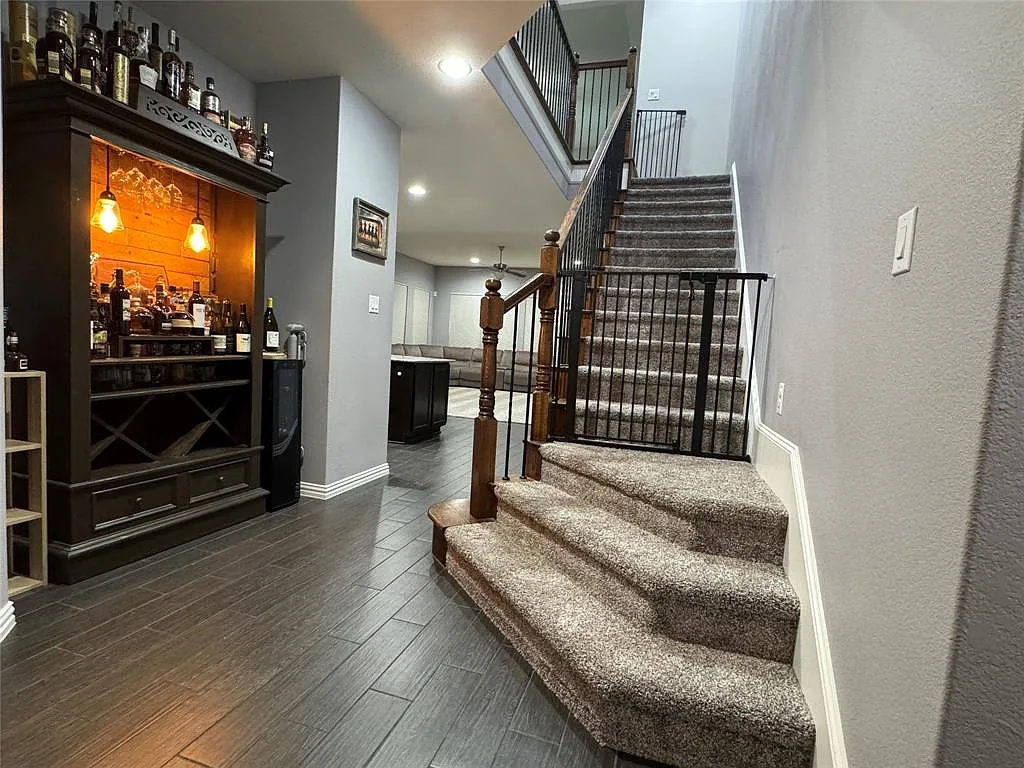 5 bed, 3.5 bath, 3606 sqft, $4,500 — Photo 4