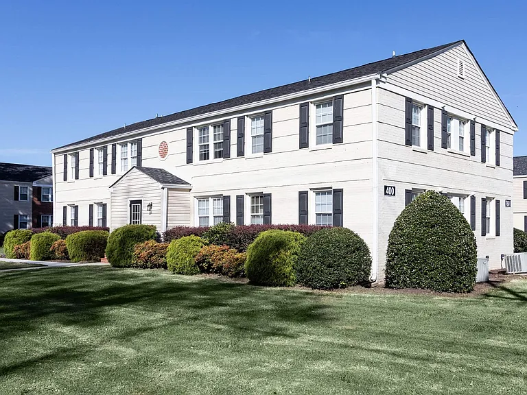 Sewells Park Apartments — Photo 1