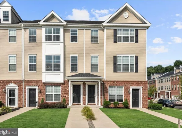 319 Kramer Ct, Florence, NJ 08518