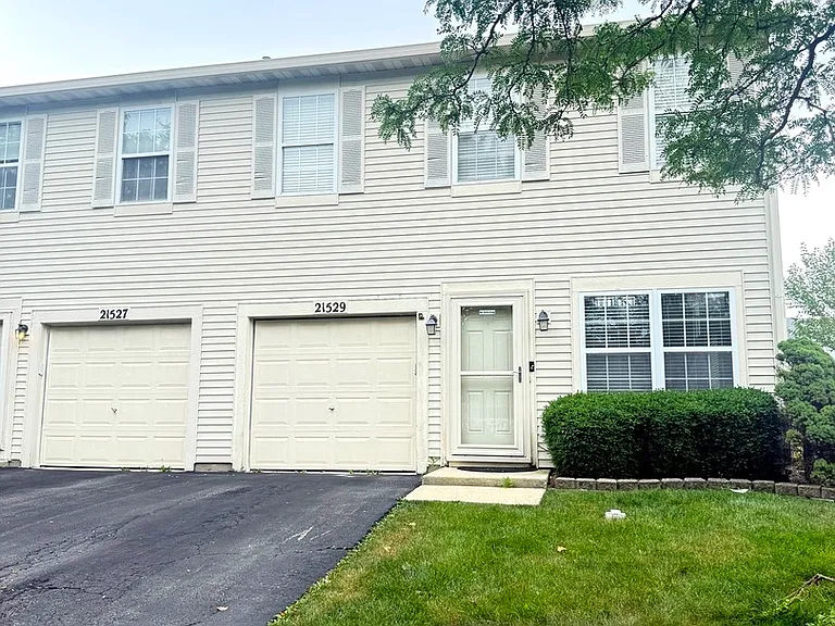 21529 Franklin Cir — Photo 1